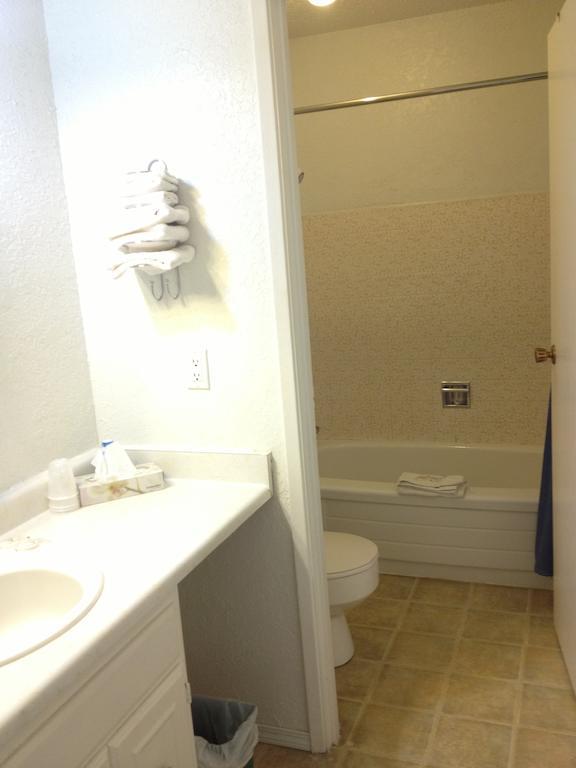 La Villa Motel Okanagan Falls Room photo