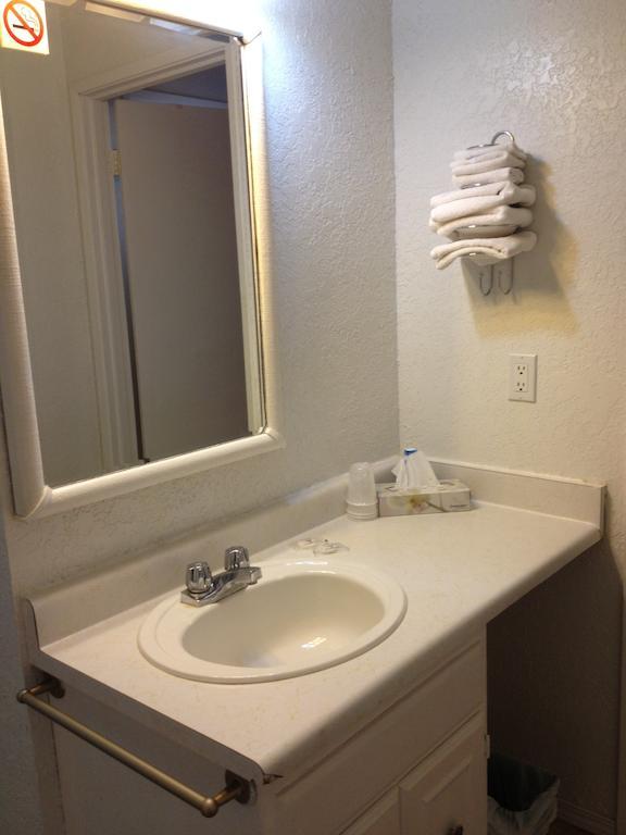 La Villa Motel Okanagan Falls Room photo