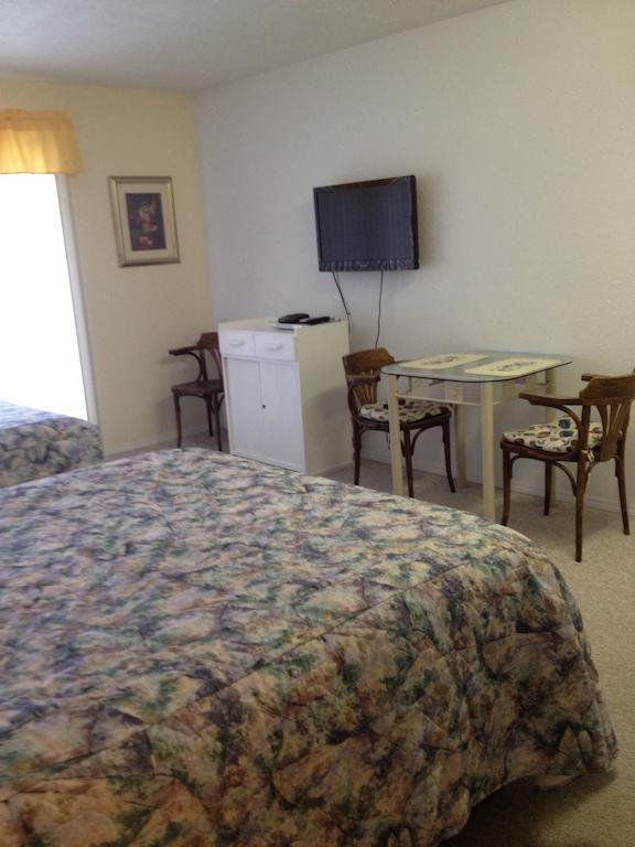 La Villa Motel Okanagan Falls Room photo