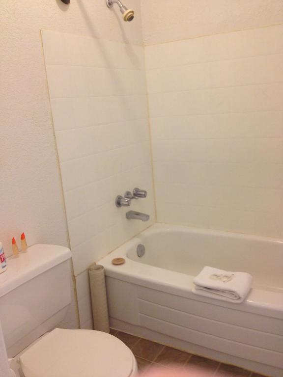La Villa Motel Okanagan Falls Room photo
